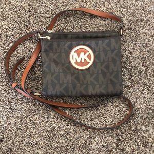 Micheal Kors crossbody purse